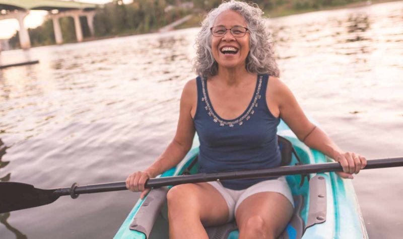 active-woman-kayak-minneapolis active-woman-kayak-minneapolis