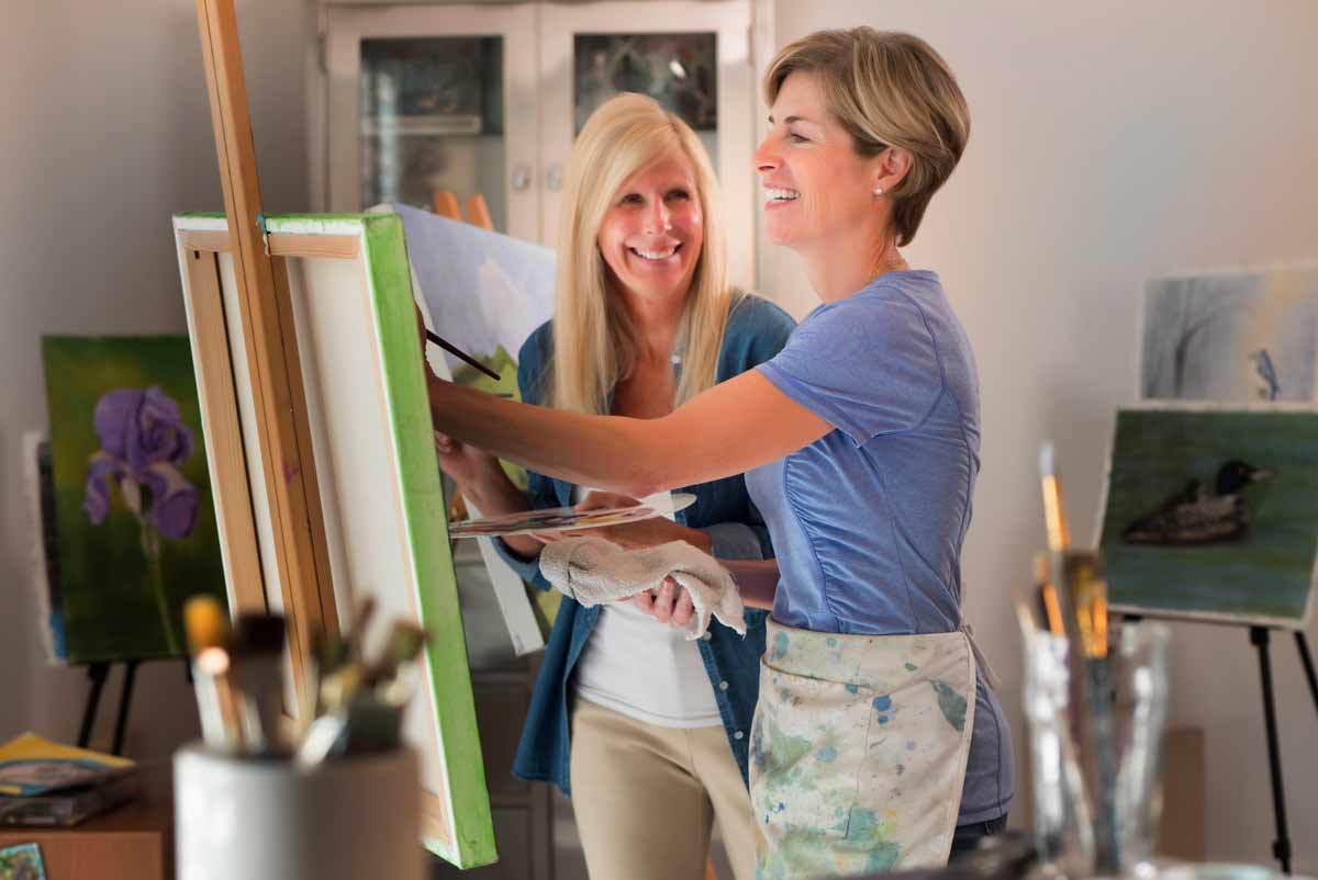 women-painting-hobby-luxury-community-apartment-minneapolis women-painting-hobby-luxury-community-apartment-minneapolis